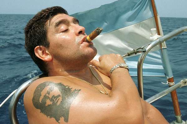Нажмите на изображение для увеличения.

Название:	diego_maradona_123.jpg
Просмотров:	64
Размер:	29.4 Кб
ID:	270996